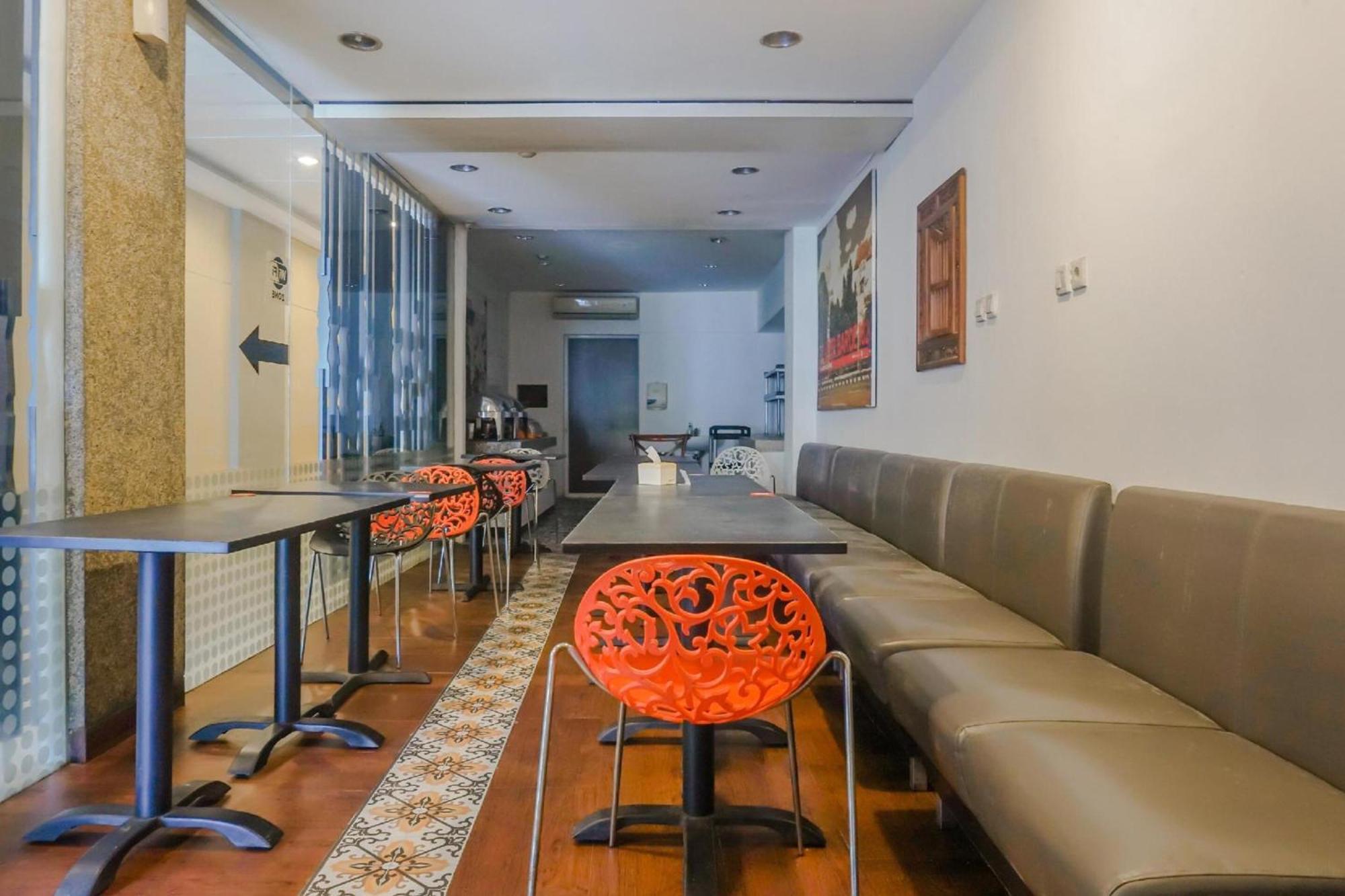 Collection O Hotel Antara Jakarta Exterior photo