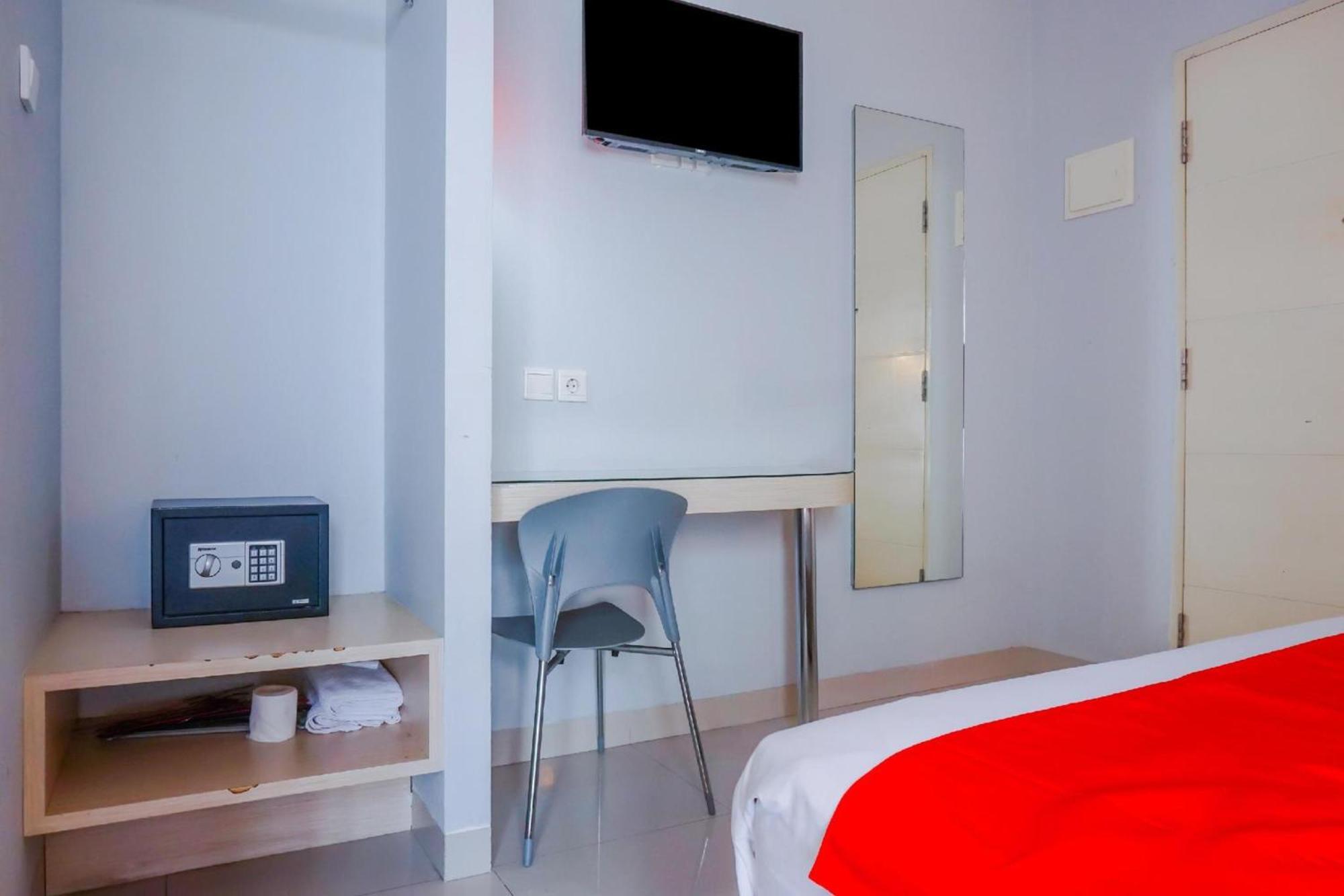 Collection O Hotel Antara Jakarta Exterior photo
