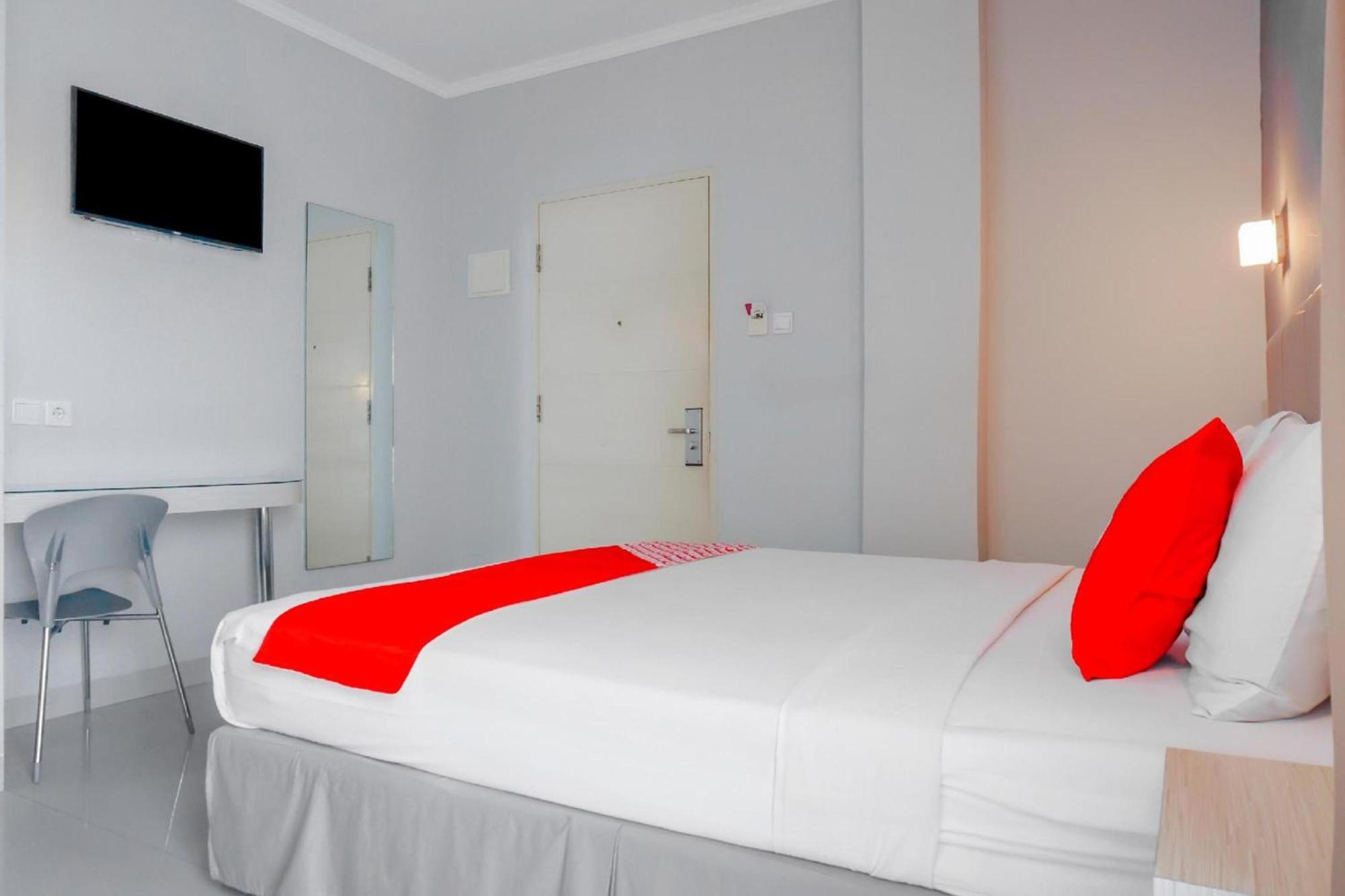 Collection O Hotel Antara Jakarta Exterior photo
